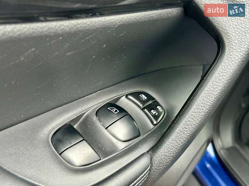 Внедорожник / Кроссовер Nissan Rogue 2017 в Одессе