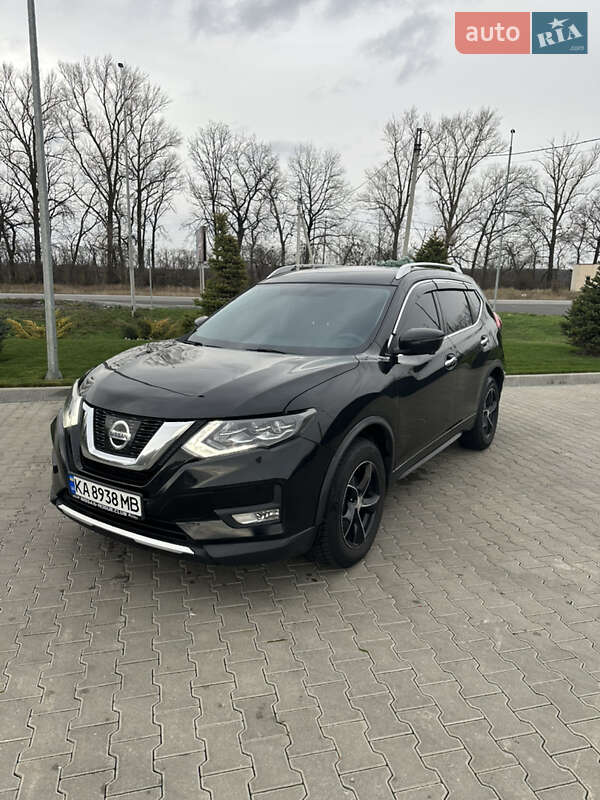 Внедорожник / Кроссовер Nissan Rogue 2017 в Киеве