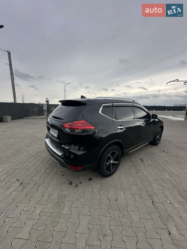 Внедорожник / Кроссовер Nissan Rogue 2017 в Киеве