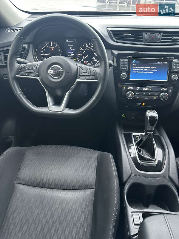 Внедорожник / Кроссовер Nissan Rogue 2017 в Киеве