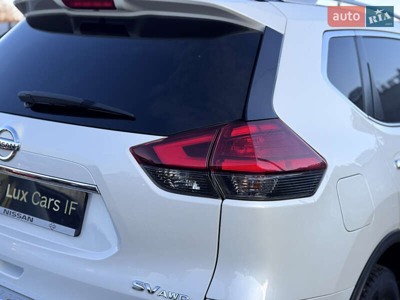 Внедорожник / Кроссовер Nissan Rogue 2017 в Ивано-Франковске