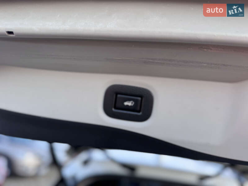 Внедорожник / Кроссовер Nissan Rogue 2017 в Ивано-Франковске