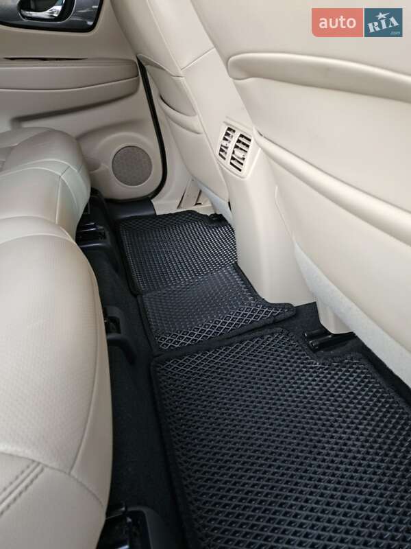 Внедорожник / Кроссовер Nissan Rogue 2015 в Житомире