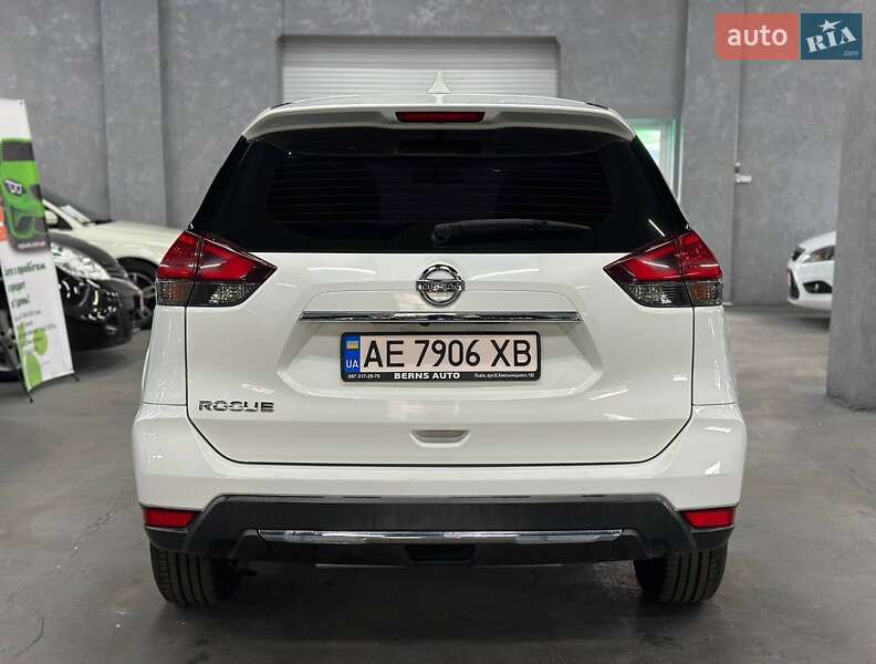 Внедорожник / Кроссовер Nissan Rogue 2017 в Каменском