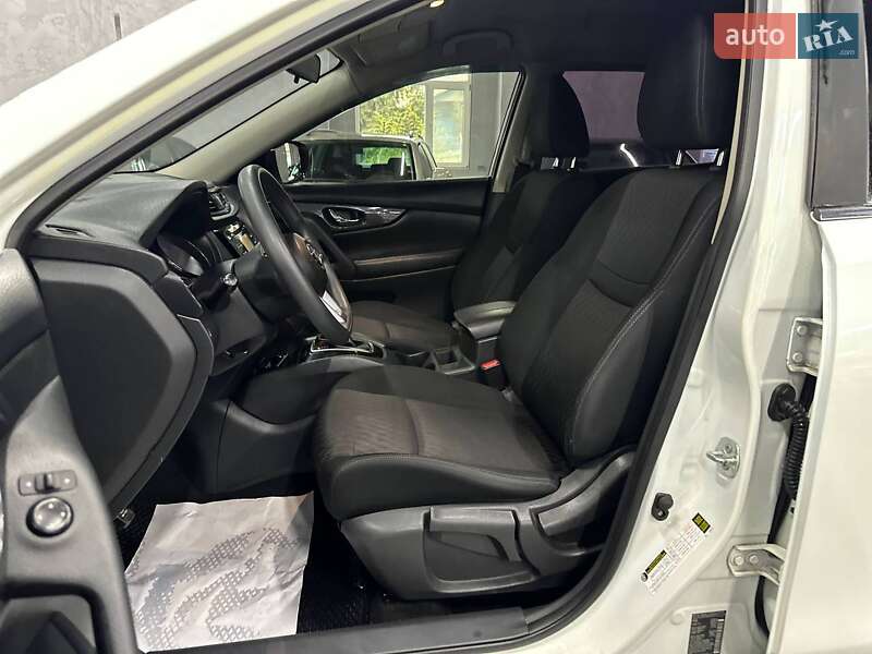 Внедорожник / Кроссовер Nissan Rogue 2017 в Каменском