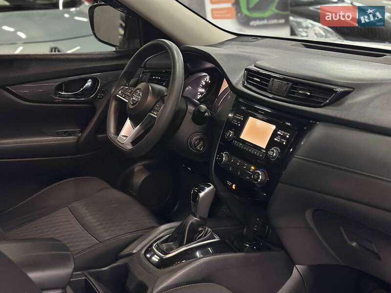 Внедорожник / Кроссовер Nissan Rogue 2017 в Каменском