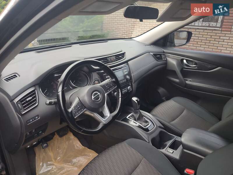 Внедорожник / Кроссовер Nissan Rogue 2017 в Запорожье