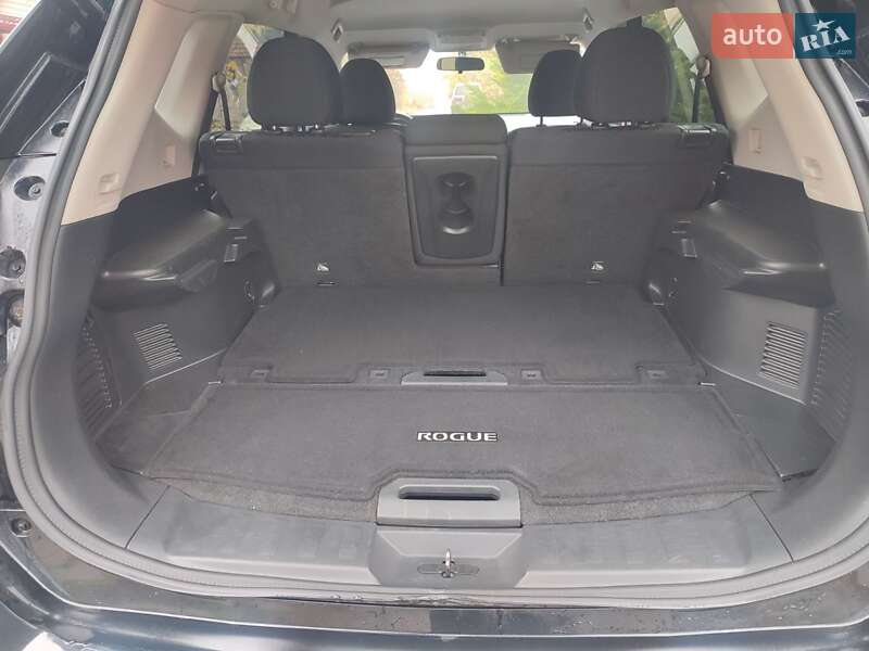 Внедорожник / Кроссовер Nissan Rogue 2017 в Запорожье