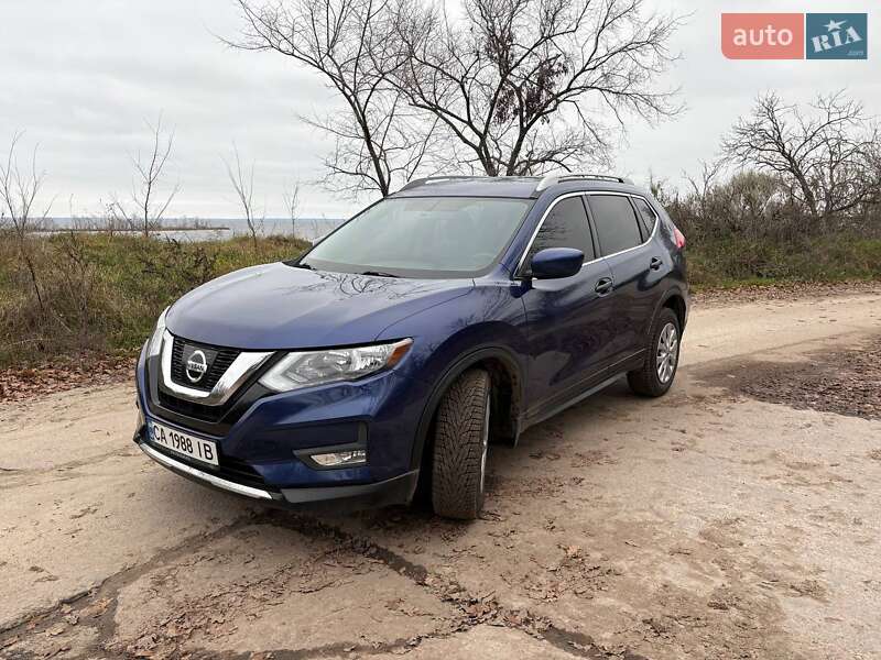 Внедорожник / Кроссовер Nissan Rogue 2016 в Черкассах
