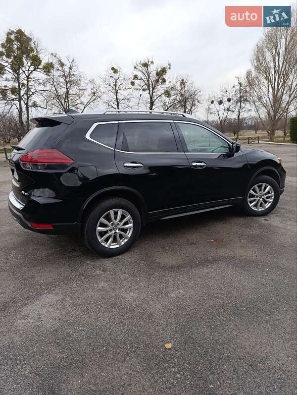 Внедорожник / Кроссовер Nissan Rogue 2019 в Змиеве