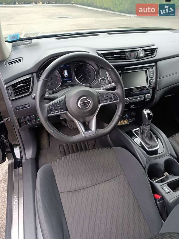 Внедорожник / Кроссовер Nissan Rogue 2019 в Змиеве