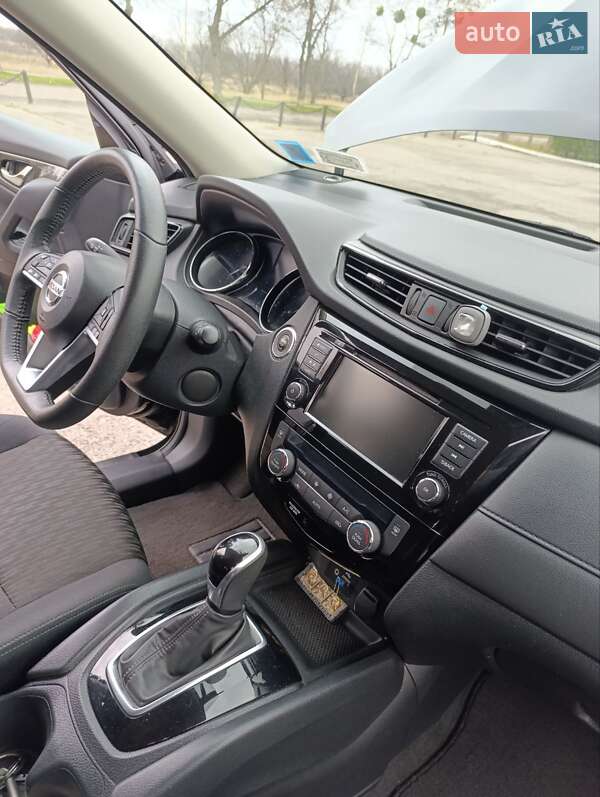 Внедорожник / Кроссовер Nissan Rogue 2019 в Змиеве