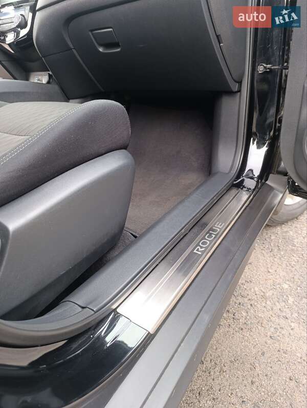 Внедорожник / Кроссовер Nissan Rogue 2019 в Змиеве