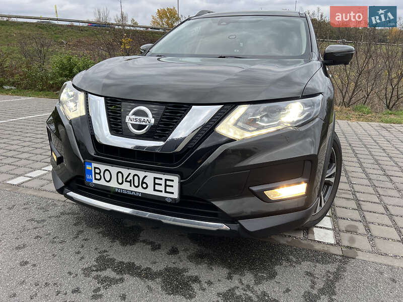 Внедорожник / Кроссовер Nissan Rogue 2017 в Тернополе