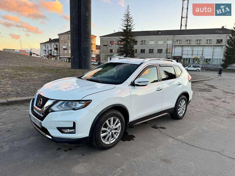 Внедорожник / Кроссовер Nissan Rogue 2017 в Шепетовке