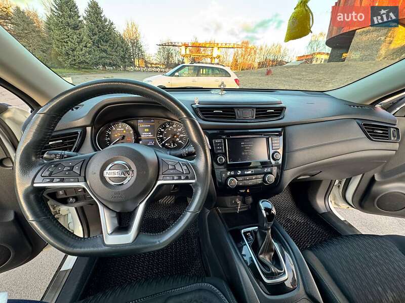 Внедорожник / Кроссовер Nissan Rogue 2017 в Шепетовке