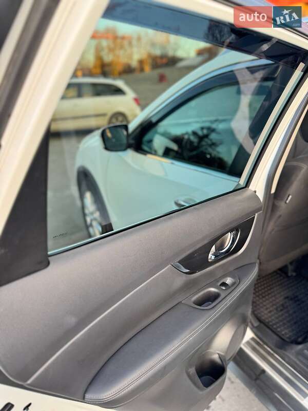 Внедорожник / Кроссовер Nissan Rogue 2017 в Шепетовке