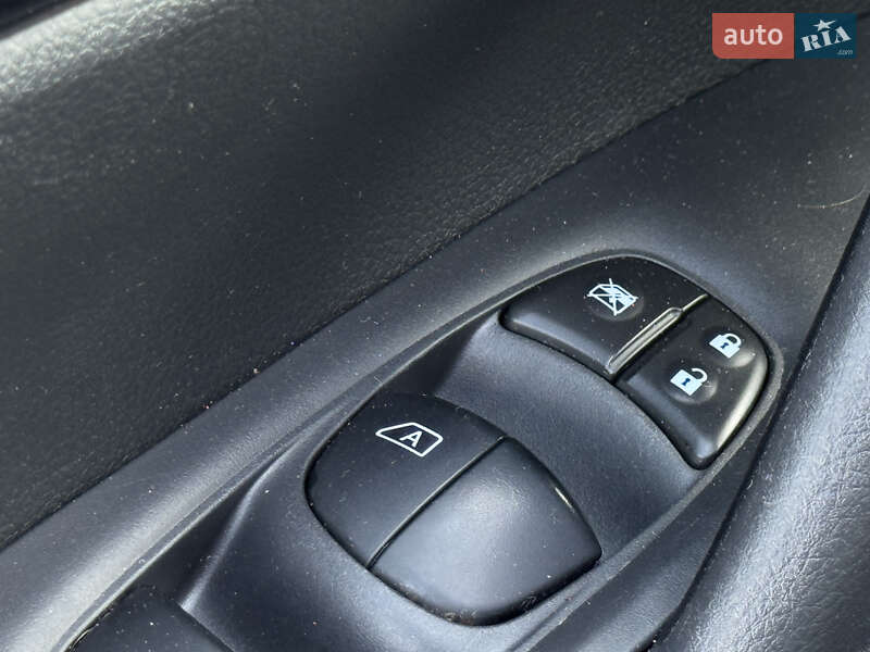 Внедорожник / Кроссовер Nissan Rogue 2018 в Полтаве