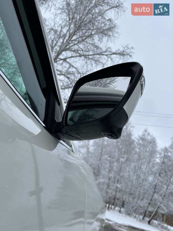 Внедорожник / Кроссовер Nissan Rogue 2016 в Новояворовске фото 7 Внедорожник / Кроссовер Nissan Rogue 2016 в Новояворовске