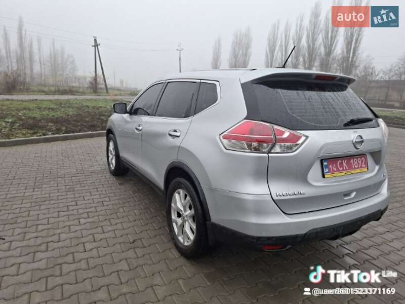 Внедорожник / Кроссовер Nissan Rogue 2015 в Врадиевке