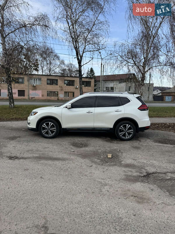 Внедорожник / Кроссовер Nissan Rogue 2017 в Харькове
