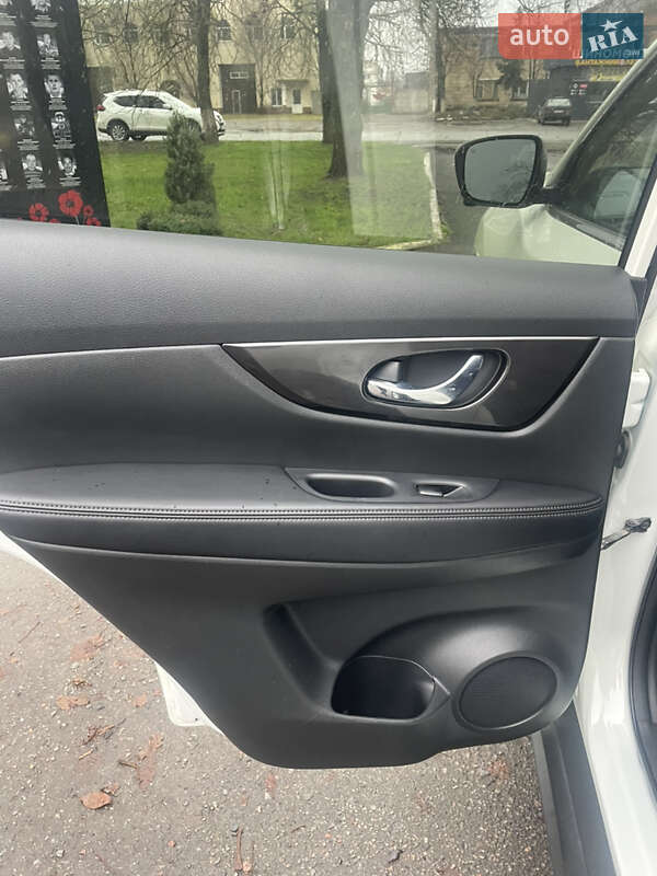 Внедорожник / Кроссовер Nissan Rogue 2018 в Ромнах