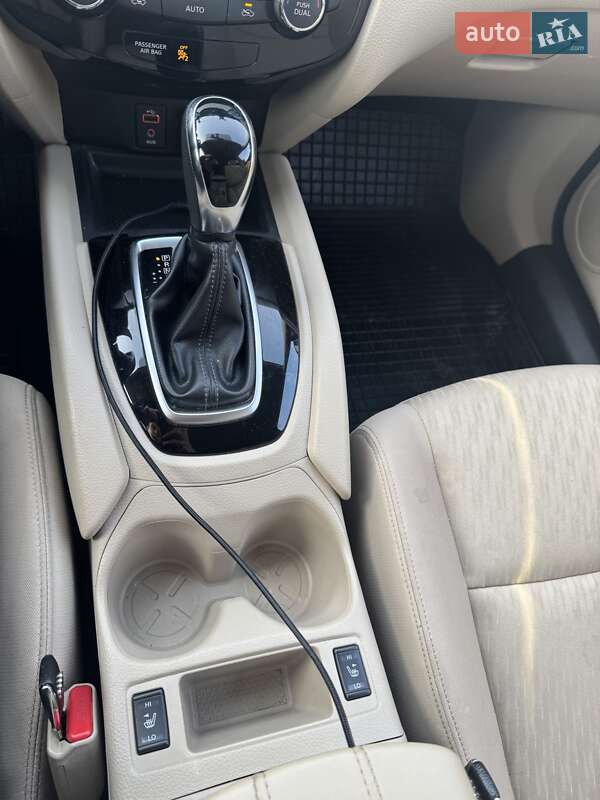 Внедорожник / Кроссовер Nissan Rogue 2017 в Харькове