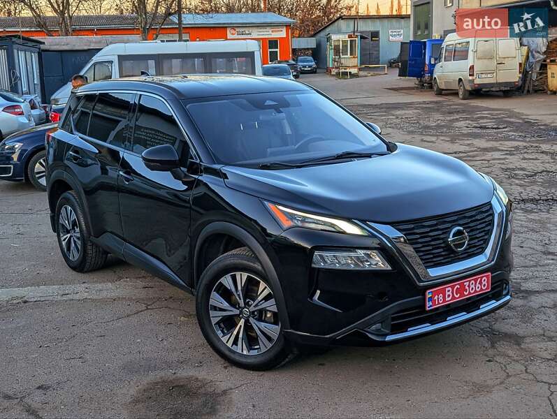 Внедорожник / Кроссовер Nissan Rogue 2021 в Ровно