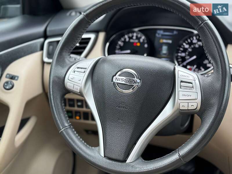 Внедорожник / Кроссовер Nissan Rogue 2015 в Киеве