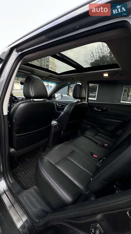 Внедорожник / Кроссовер Nissan Rogue 2017 в Харькове