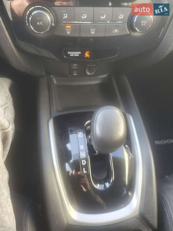 Внедорожник / Кроссовер Nissan Rogue 2016 в Львове