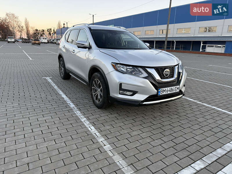 Позашляховик / Кросовер Nissan Rogue 2020 в Ромнах