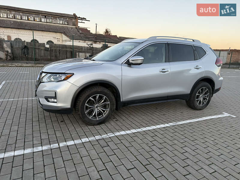 Позашляховик / Кросовер Nissan Rogue 2020 в Ромнах
