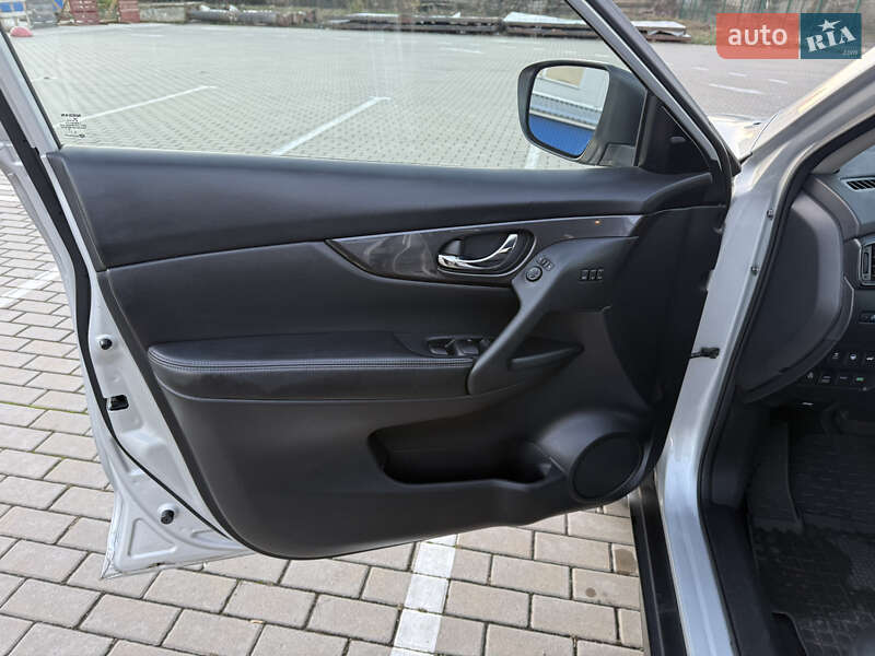 Позашляховик / Кросовер Nissan Rogue 2020 в Ромнах