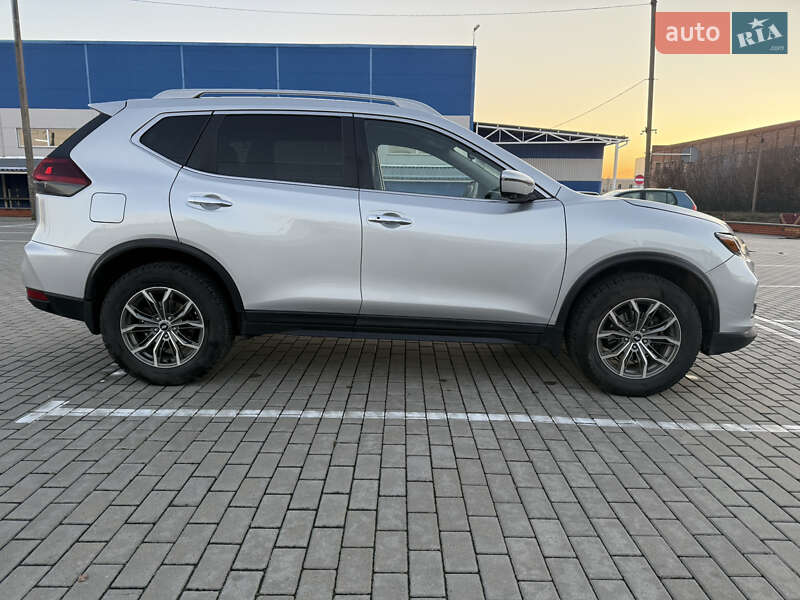 Позашляховик / Кросовер Nissan Rogue 2020 в Ромнах