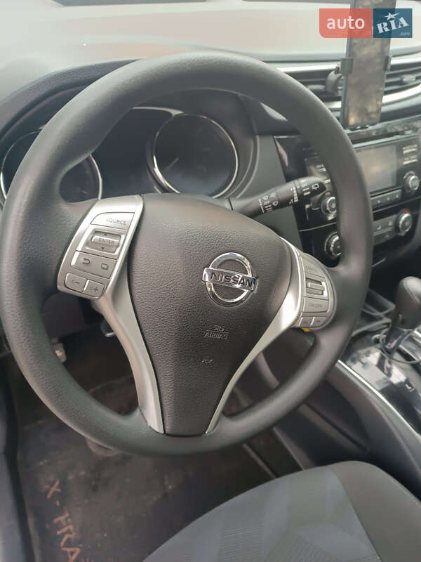 Позашляховик / Кросовер Nissan Rogue 2016 в Лубнах