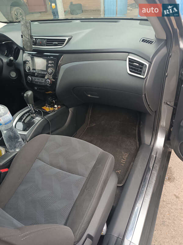 Позашляховик / Кросовер Nissan Rogue 2016 в Лубнах