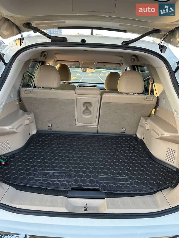 Внедорожник / Кроссовер Nissan Rogue 2015 в Киеве