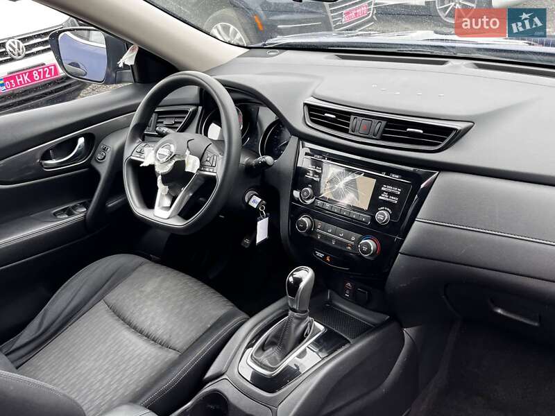 Внедорожник / Кроссовер Nissan Rogue 2017 в Луцке