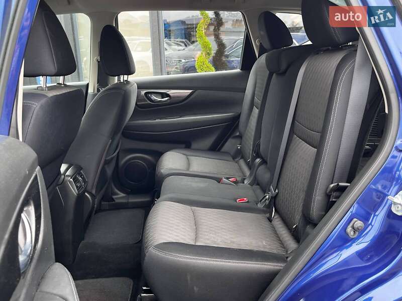 Внедорожник / Кроссовер Nissan Rogue 2017 в Луцке