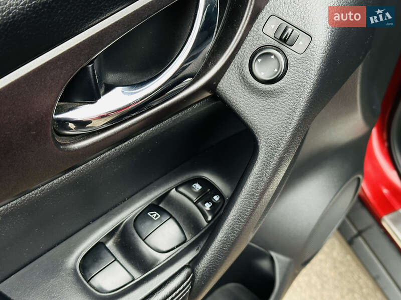 Внедорожник / Кроссовер Nissan Rogue 2015 в Харькове