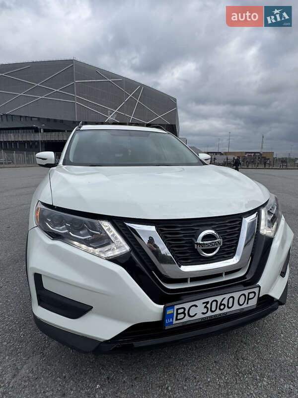 Внедорожник / Кроссовер Nissan Rogue 2016 в Мостиске