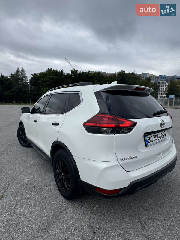 Внедорожник / Кроссовер Nissan Rogue 2016 в Мостиске