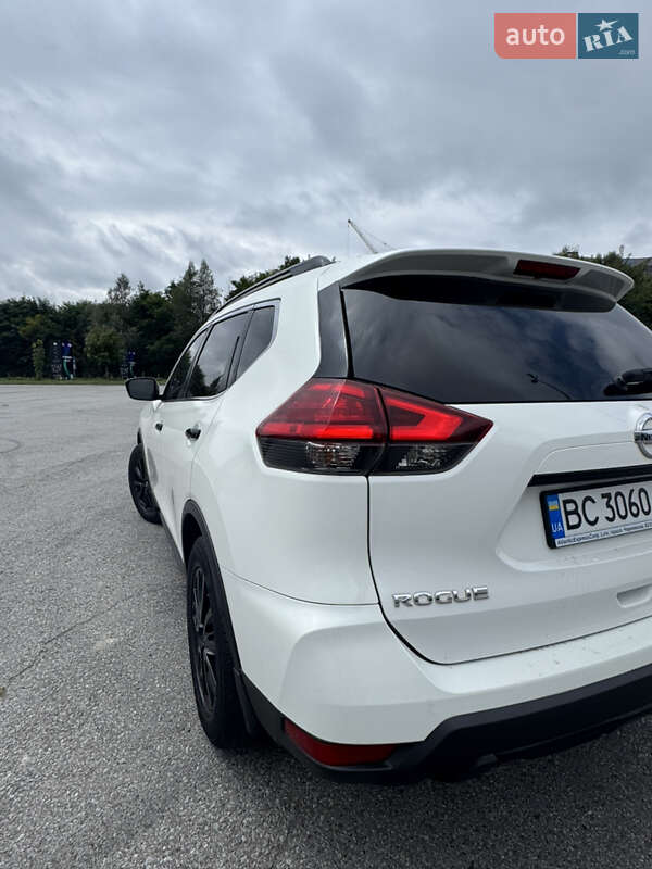 Внедорожник / Кроссовер Nissan Rogue 2016 в Мостиске