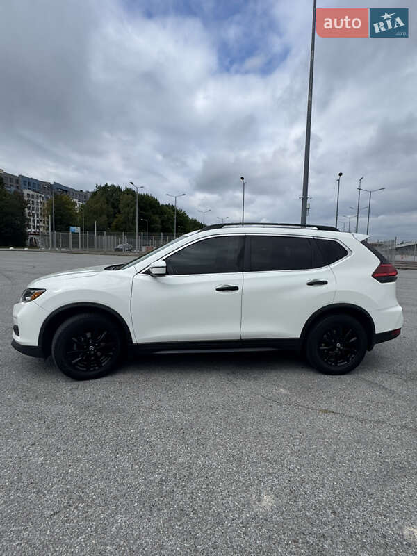 Внедорожник / Кроссовер Nissan Rogue 2016 в Мостиске