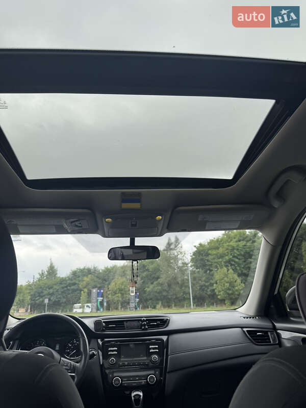 Внедорожник / Кроссовер Nissan Rogue 2016 в Мостиске