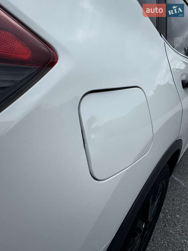 Внедорожник / Кроссовер Nissan Rogue 2016 в Мостиске