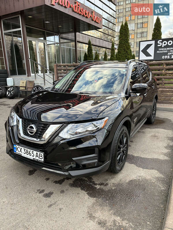 Внедорожник / Кроссовер Nissan Rogue 2016 в Харькове