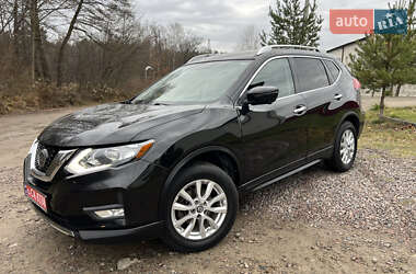Внедорожник / Кроссовер Nissan Rogue 2018 в Новояворовске