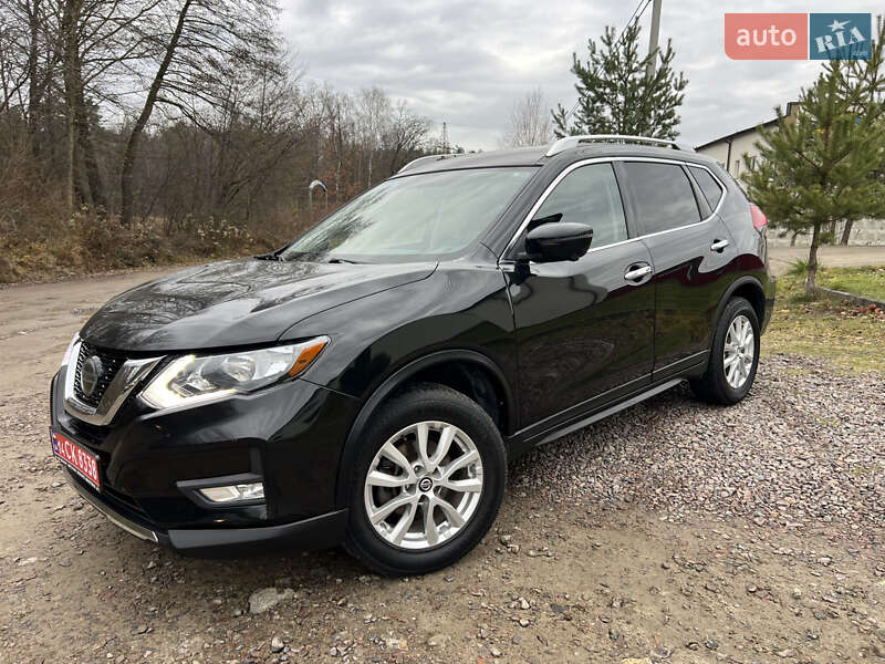 Внедорожник / Кроссовер Nissan Rogue 2018 в Новояворовске